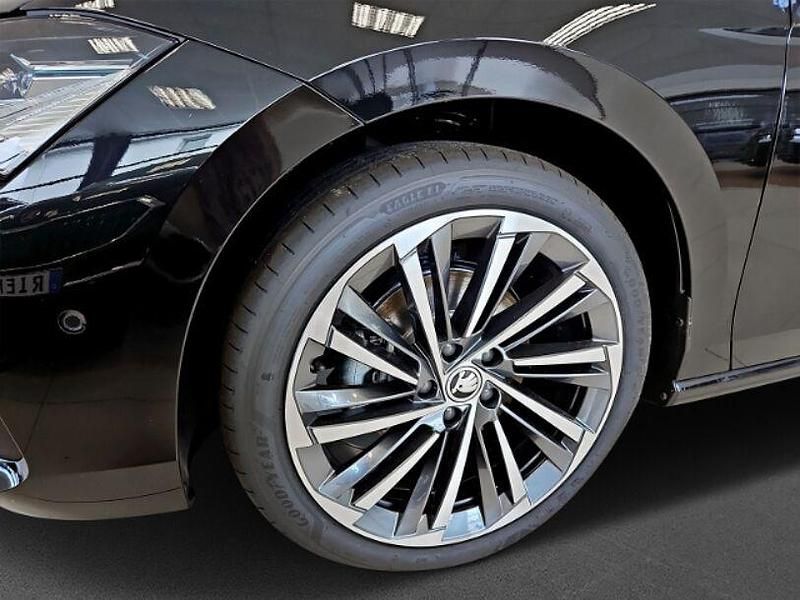 Gebraucht Skoda Superb LAURIN & KLEMENT 150 PS (110 kW) 2024 Schwarz Kombi