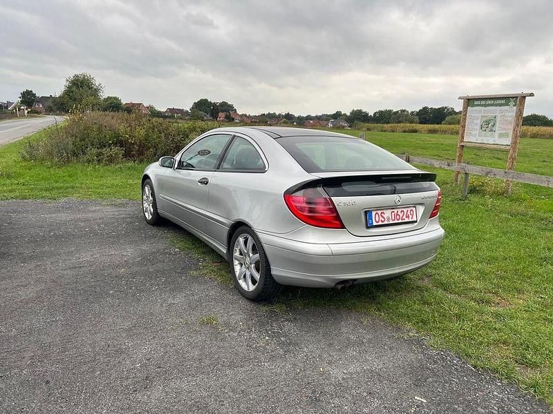 Gebraucht Mercedes C180 143 PS (105 kW) 2002 Silber Coupé