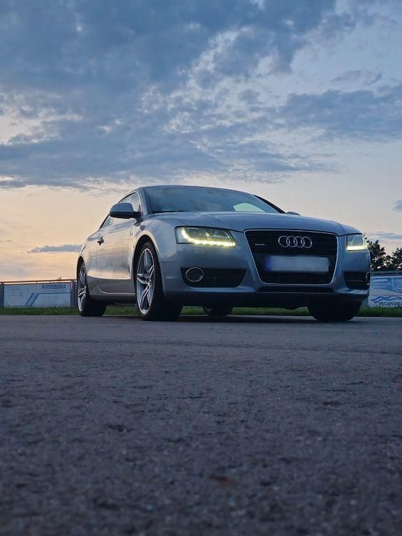 Grau Gebraucht 2008 Audi A5 Sport Coupé | 11.000 € (Etwas zu teuer) - Bild 1/4