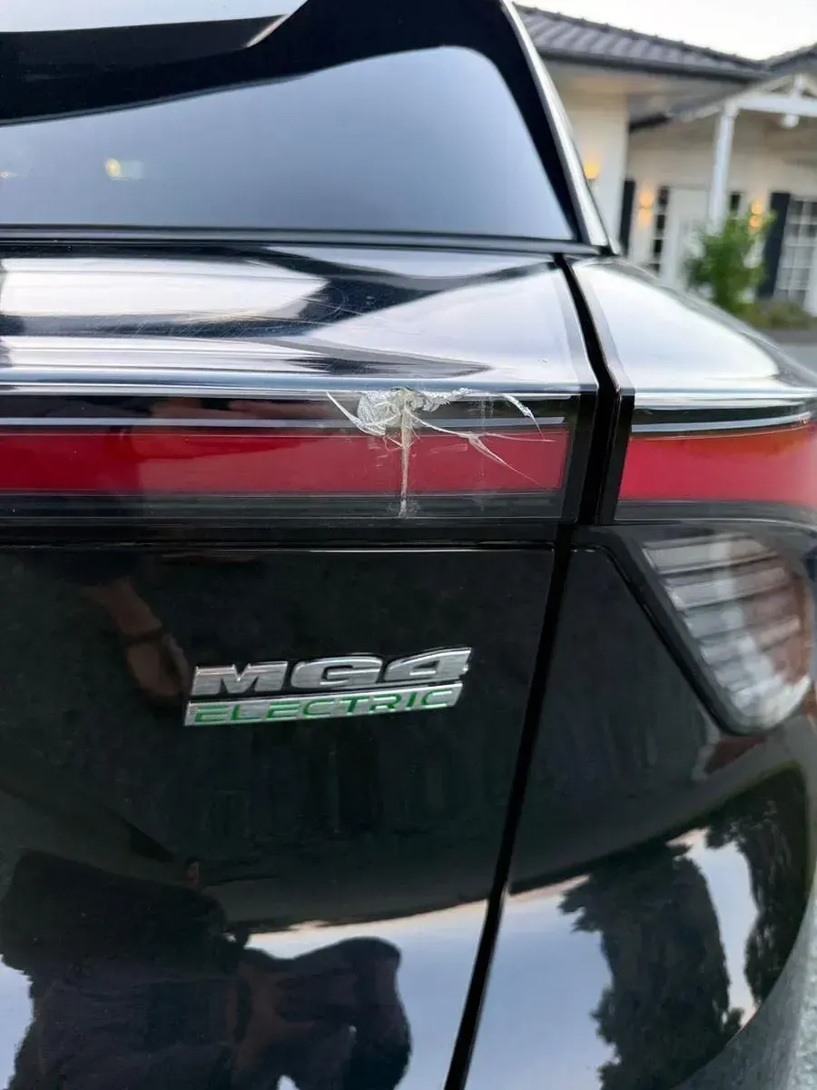 Gebraucht MG MG4 EV Luxury 150 kW (204 PS) 2022 Schwarz Kleinwagen