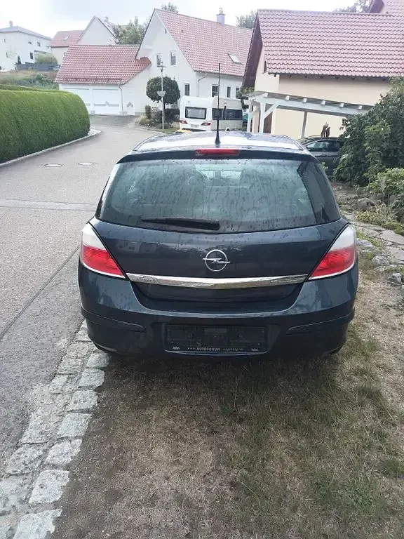 Gebraucht Opel Astra 105 PS (77 kW) 2007 Blau Limousine