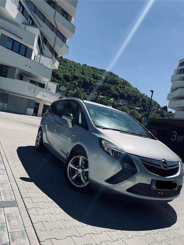Grau Gebraucht 2015 Opel Zafira Van / Kleinbus | 4.500 € - Bild 1/4