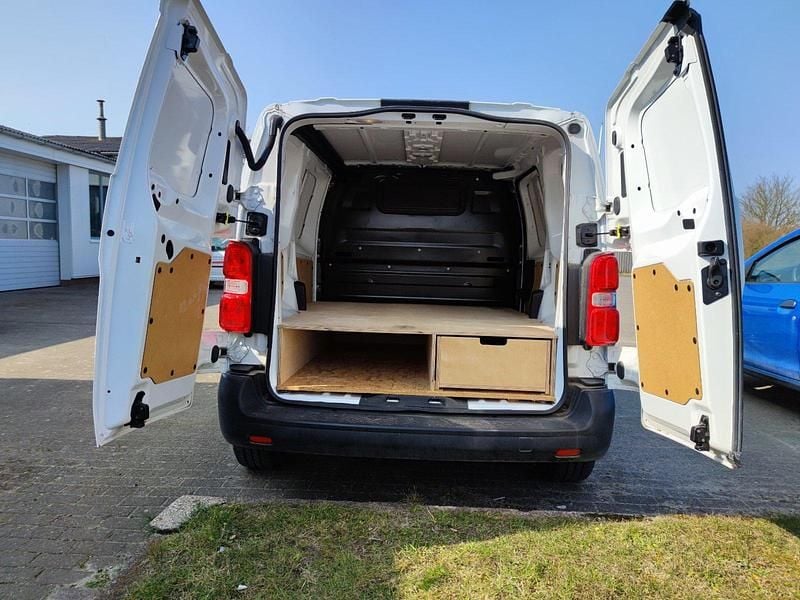 Weiß Gebraucht 2018 Citroën Jumpy Profi Van / Kleinbus | 13.500 € (Guter Preis) - Bild 1/4