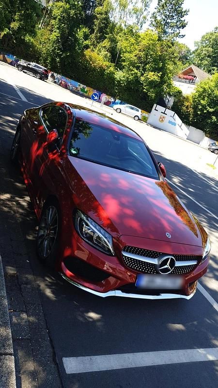 Rot Gebraucht 2017 Mercedes C200 AMG line Coupé | 26.990 € (Teuer) - Bild 1/4