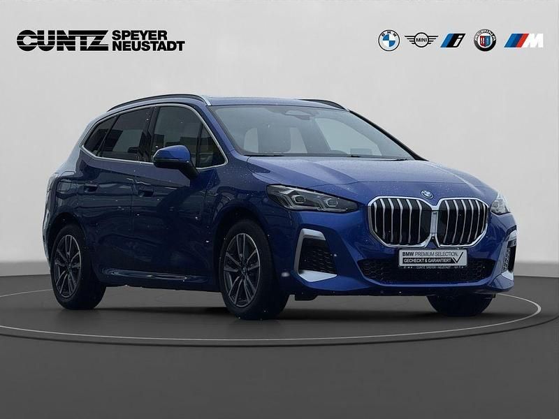 Gebraucht BMW 230e Active Tourer M Sport 326 PS (239 kW) 2022 M portimao blau Van / Kleinbus