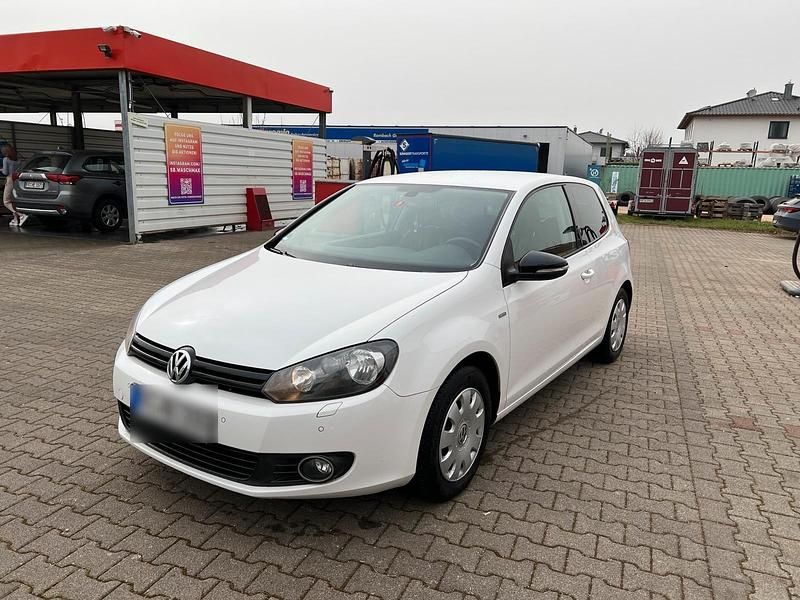 Weiß Gebraucht 2012 VW Golf VI Kleinwagen | 3.850 € (Guter Preis) - Bild 1/4