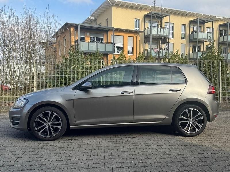 Gebraucht VW Golf VII Edition 150 PS (110 kW) 2015 Braun Limousine