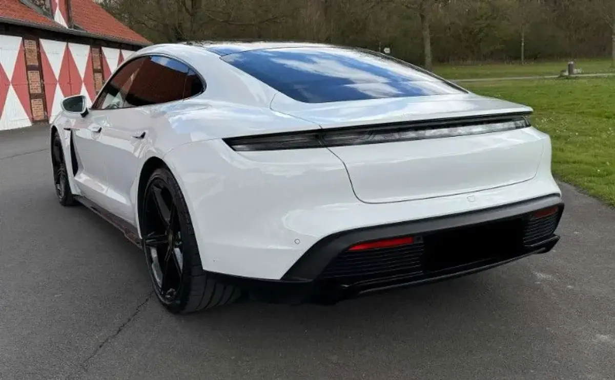 Gebraucht Porsche Taycan GTS Chrono 439 kW (598 PS) 2023 Weiß Limousine