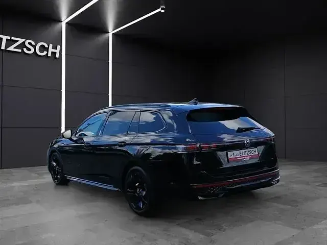 Gebraucht VW Passat Style 150 PS (110 kW) 2024 Grenadillschwarz metallic Limousine