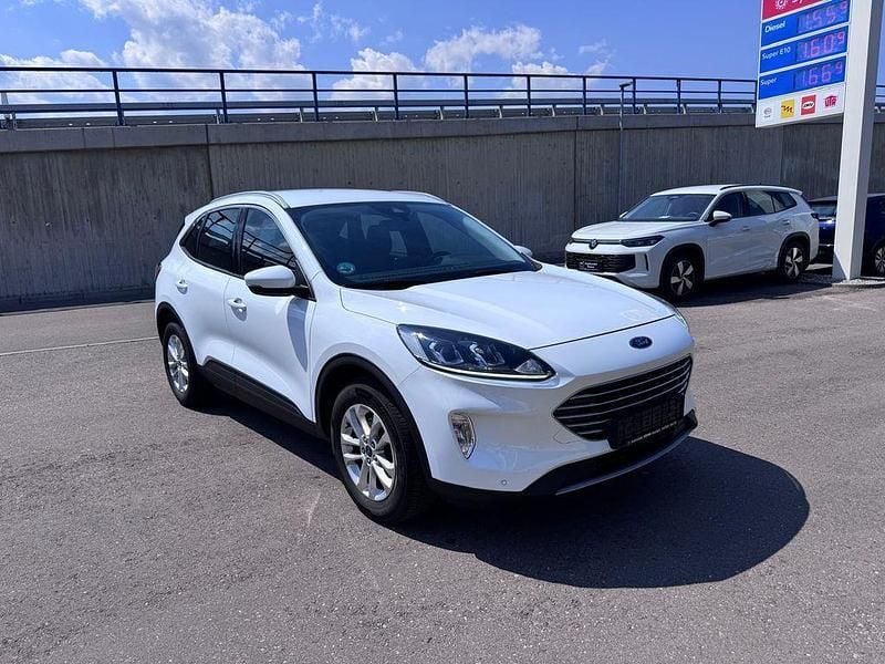 Gebraucht Ford Kuga Titanium 150 PS (110 kW) 2022 Weiß SUV