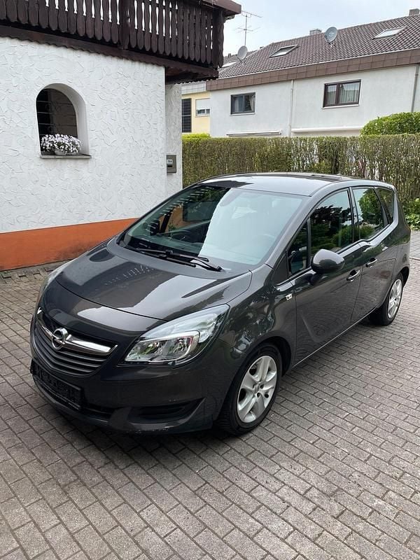 Braun Gebraucht 2016 Opel Meriva Van / Kleinbus | 5.999 € (Fairer Preis) - Bild 1/4