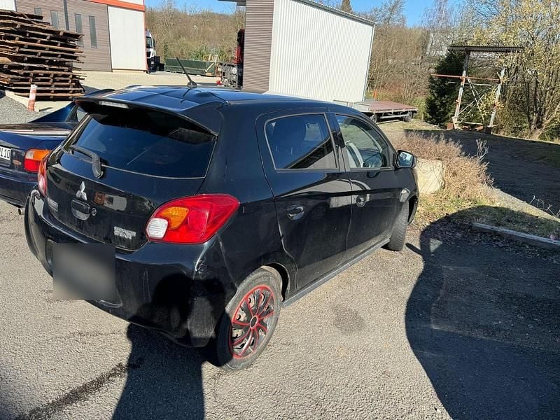 Gebraucht Mitsubishi Space Star 80 PS (58 kW) 2015 Schwarz Kleinwagen