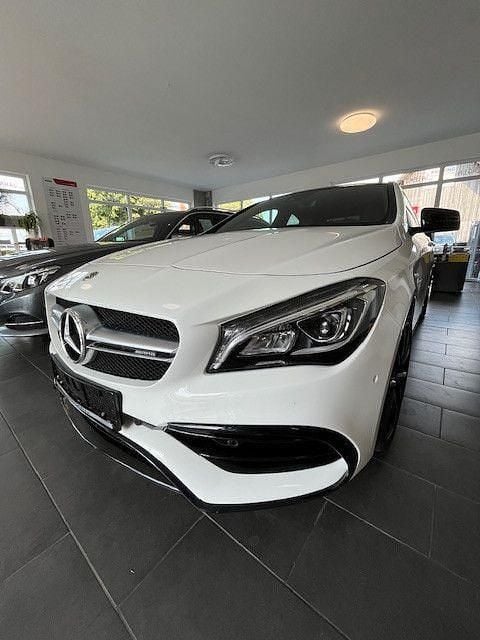 Weiß Gebraucht 2018 Mercedes CLA45 AMG AMG Limousine | 28.900 € (Guter Preis) - Bild 1/4