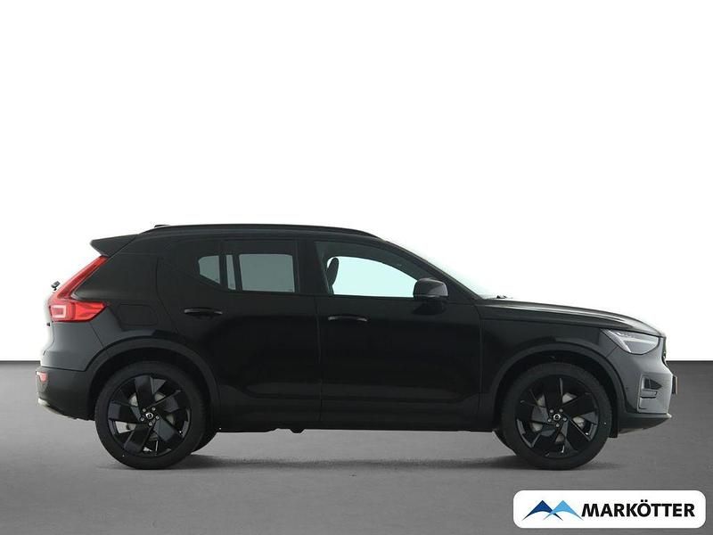 Neu Volvo XC40 Plus 163 PS (119 kW) 2025 Schwarz SUV