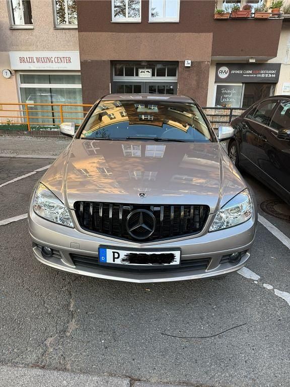 Beige Gebraucht 2007 Mercedes C200 Classic Limousine | 7.300 € (Fairer Preis) - Bild 1/4