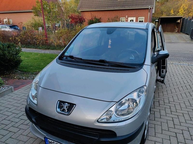 Silber Gebraucht 2005 Peugeot 1007 Kleinwagen | 2.990 € (Fairer Preis) - Bild 1/4