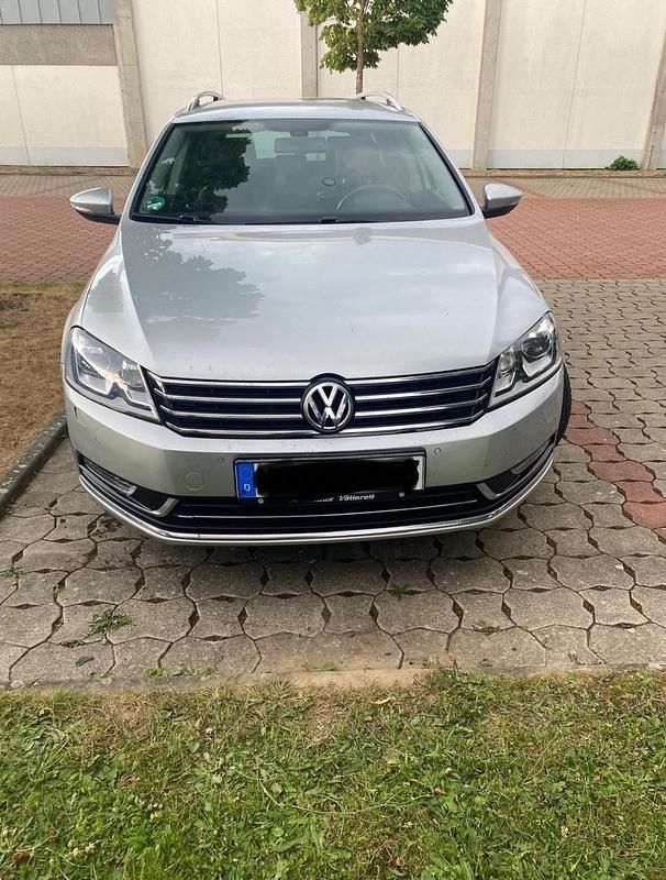 Grau Gebraucht 2014 VW Passat Kombi | 7.500 € (Guter Preis) - Bild 1/4