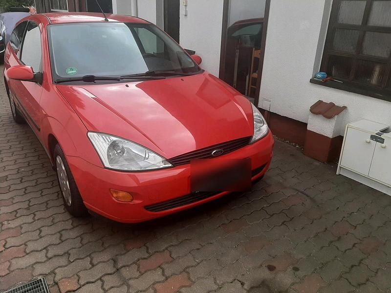 Rot Gebraucht 2001 Ford Focus Kleinwagen | 1.390 € (Fairer Preis) - Bild 1/4