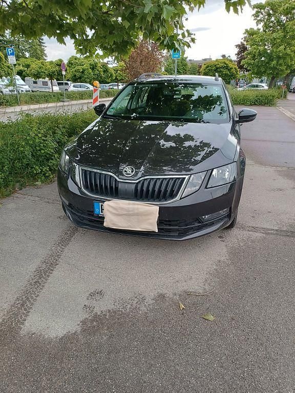 Schwarz Gebraucht 2020 Skoda Octavia Style Kombi | 15.250 € (Guter Preis) - Bild 1/4