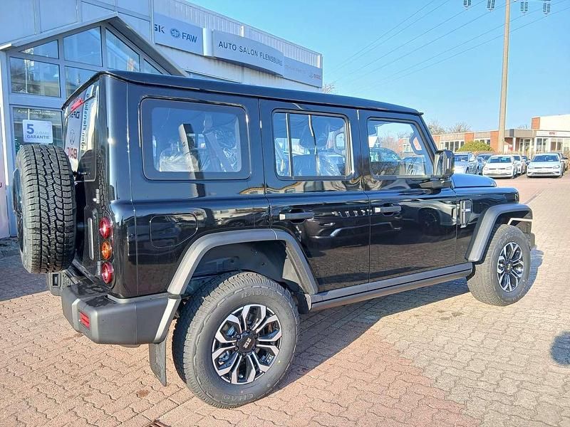 Neu BAW 212 166 PS (122 kW) 2026 Schwarz SUV