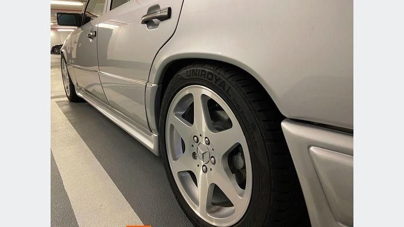 Gebraucht Mercedes E320 220 PS (161 kW) 1994 Silber Limousine