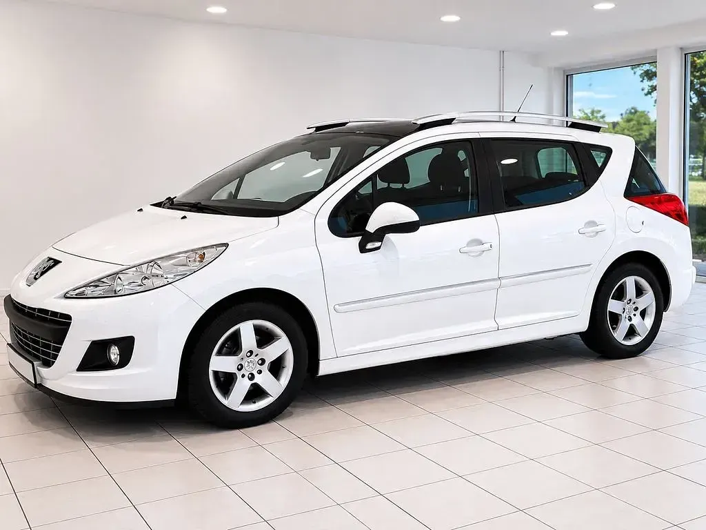 Gebraucht Peugeot 207 Tendance 92 PS (67 kW) 2012 Weiß Kombi