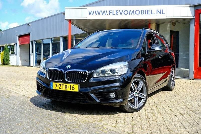 Schwarz Gebraucht 2015 BMW 218 Active Tourer Sport Line Van / Kleinbus | 12.250 € (Fairer Preis) - Bild 1/4