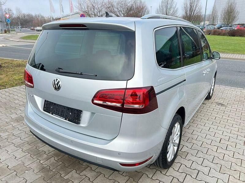 Gebraucht VW Sharan Highline 150 PS (110 kW) 2020 Reflexsilber Van / Kleinbus