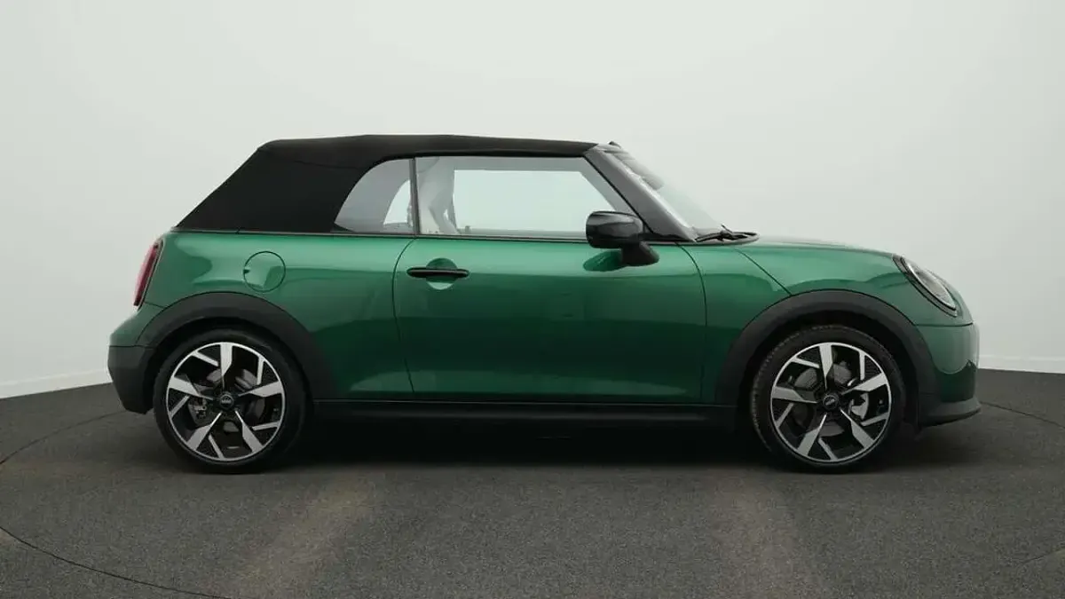 Gebraucht Mini Cooper Cabriolet Favoured 163 PS (119 kW) 2025 Grün Cabrio