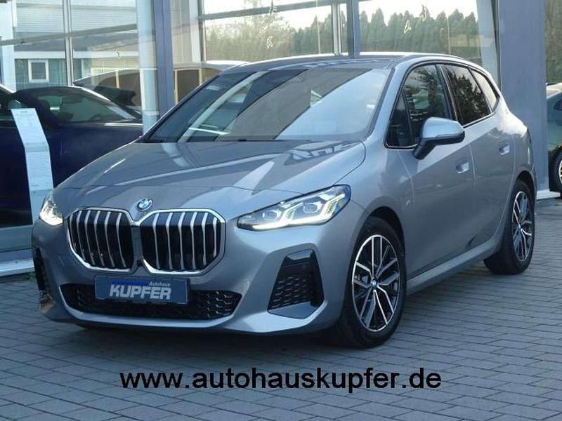 Gebraucht BMW 220 170 PS (125 kW) 2024 Skyscrapergrau Van / Kleinbus