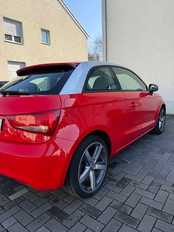 Gebraucht Audi A1 Ambition 122 PS (89 kW) 2012 Rot Kleinwagen