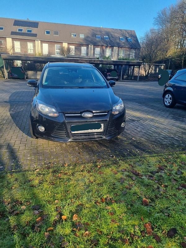 Schwarz Gebraucht 2011 Ford Focus Limousine | 2.900 € (Superpreis) - Bild 1/3