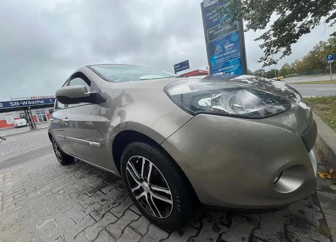 Gebraucht Renault Clio 75 PS (55 kW) 2011 Beige Kleinwagen