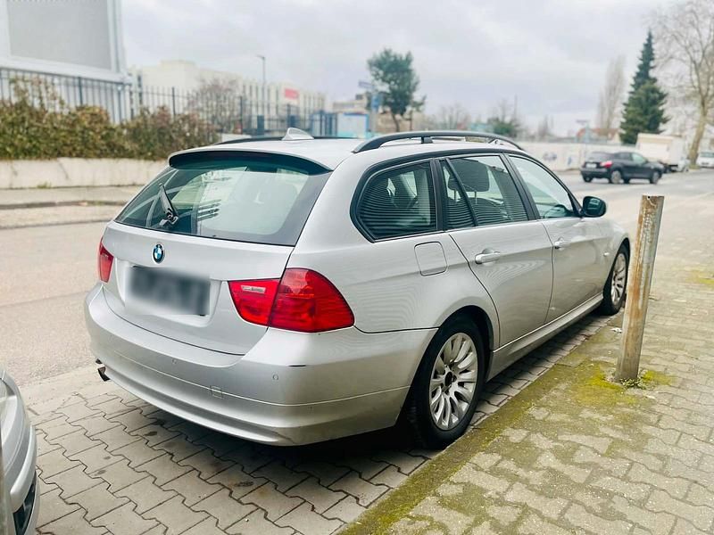 Gebraucht BMW 318 143 PS (105 kW) 2009 Silber Kombi