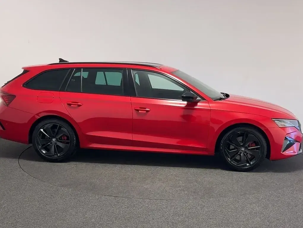 Gebraucht Skoda Octavia RS 265 PS (194 kW) 2025 Velvetrot metallic Kombi