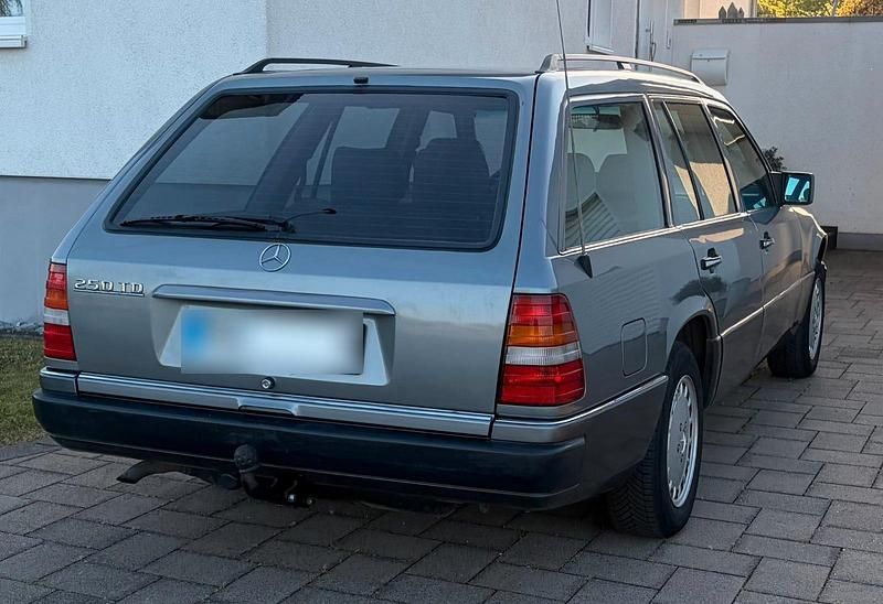 Second-hand Mercedes E250 90 CP (66 kW) 1992 Gri Break
