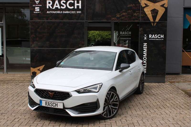 White (metallic) Gebraucht 2023 Cupra Leon Limousine | 31.350 € (Fairer Preis) - Bild 1/4