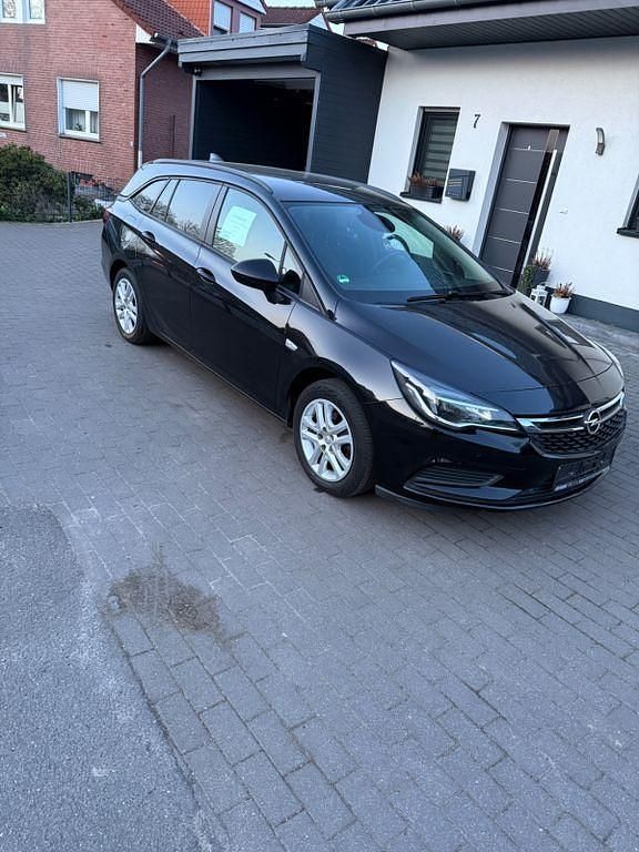 Gebraucht Opel Astra Edition 125 PS (91 kW) 2018 Schwarz Kombi
