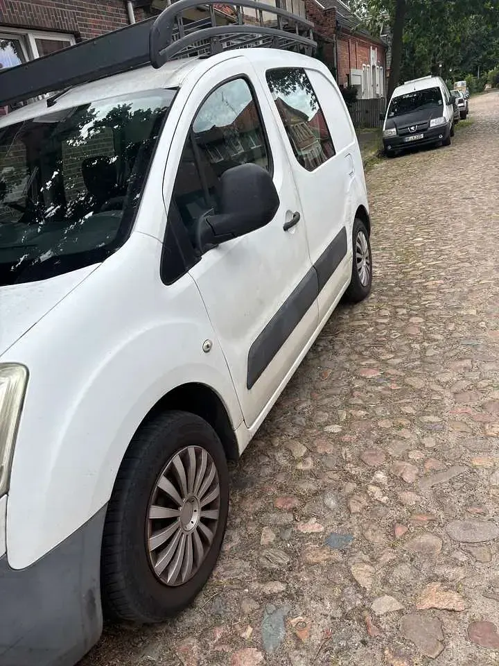 Gebraucht Citroën Berlingo Advance 90 PS (66 kW) 2010 Weiß Van / Kleinbus