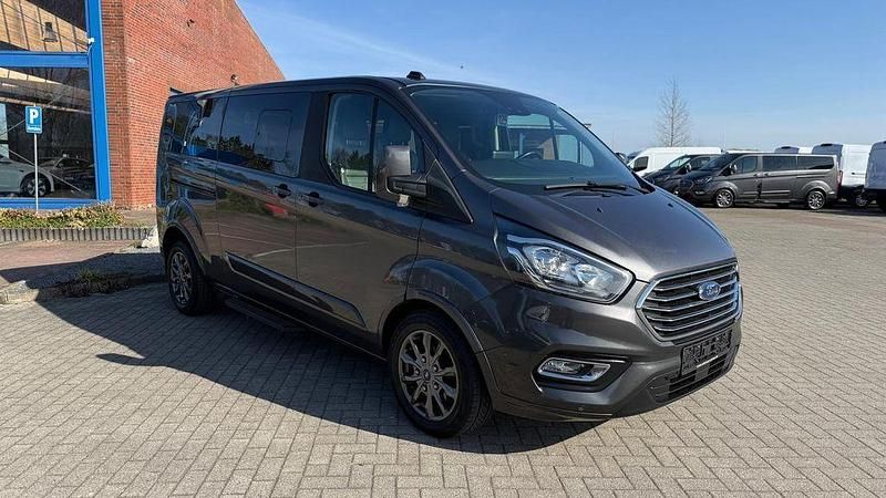 Gebraucht Ford Tourneo Titanium 131 PS (96 kW) 2021 Grau Van / Kleinbus