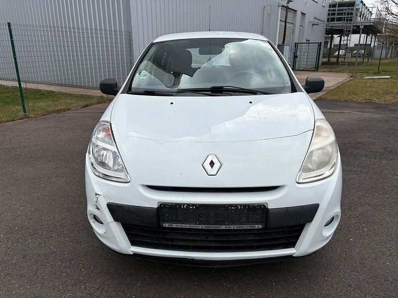 Gebraucht Renault Clio II 75 PS (55 kW) 2010 Weiß Kleinwagen