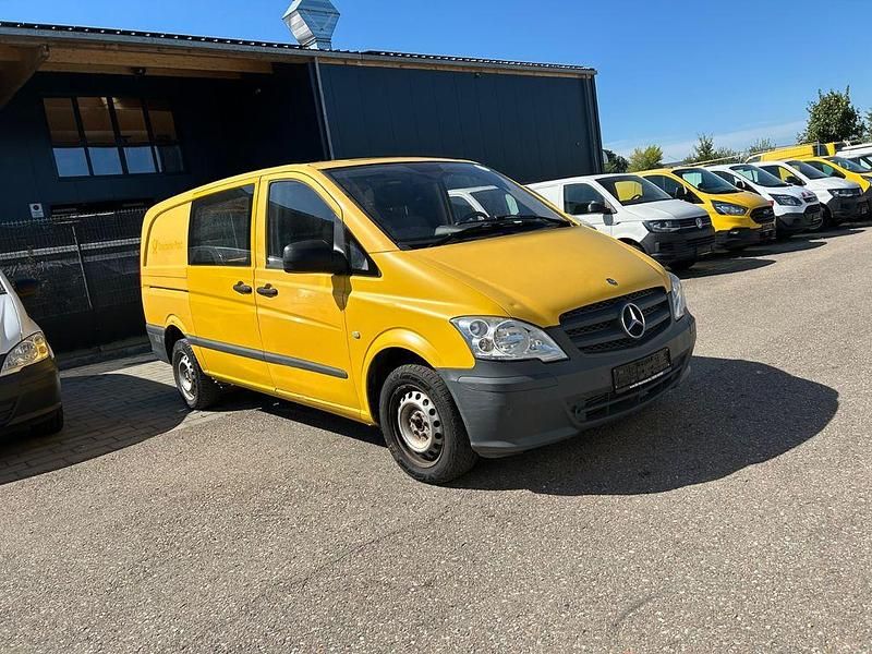 Gelb Gebraucht 2011 Mercedes Vito Van / Kleinbus | 8.900 € (Guter Preis) - Bild 1/4