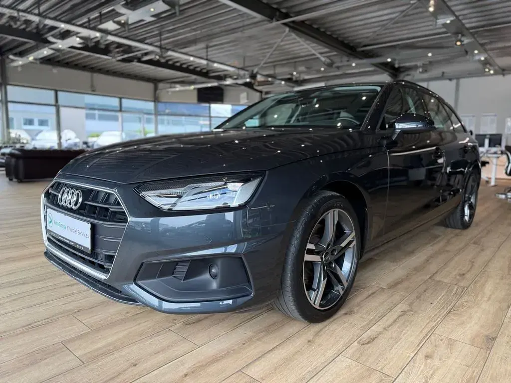 Gebraucht Audi A4 Basis 163 PS (119 kW) 2021 Grau Kombi