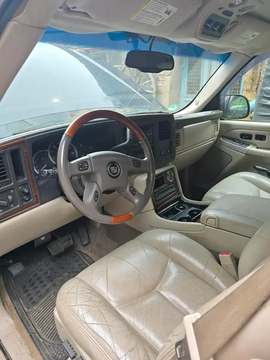 Gebraucht Cadillac Escalade 349 PS (256 kW) 2004 Schwarz SUV