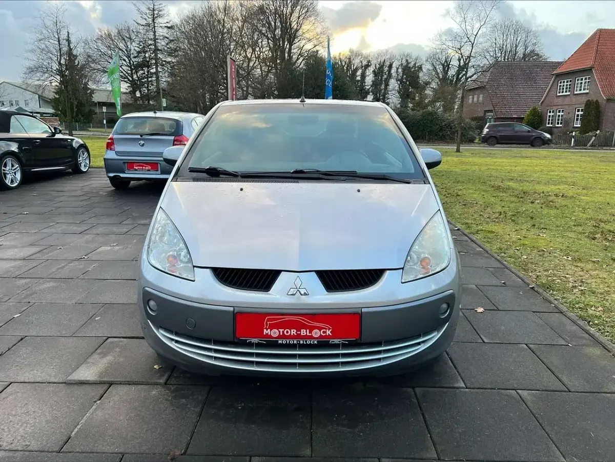 Gebraucht Mitsubishi Colt Invite 109 PS (80 kW) 2009 Urban silver Kleinwagen