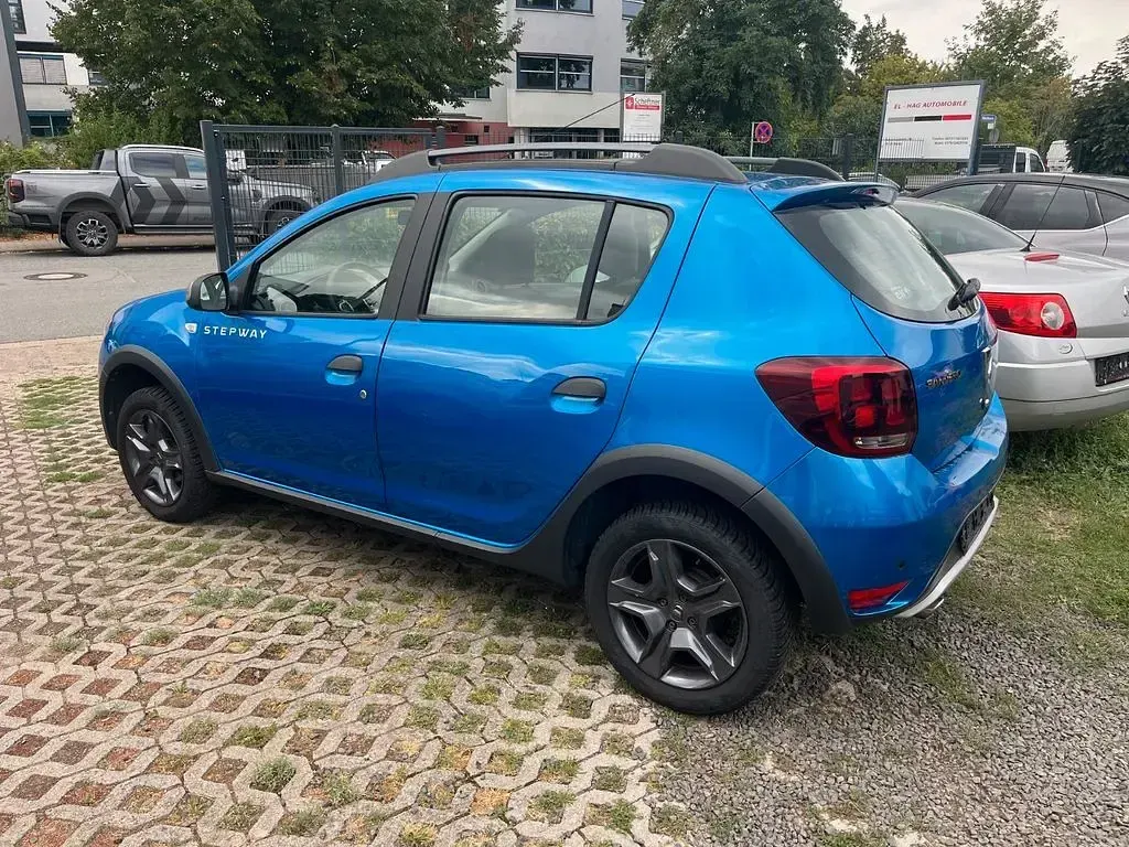 Gebraucht Dacia Sandero Celebration 90 PS (66 kW) 2017 Blau Limousine