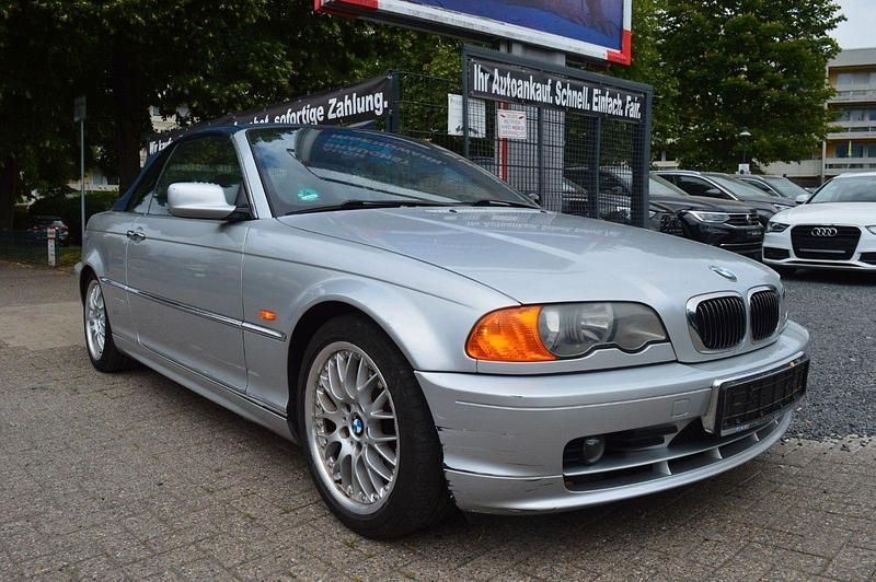 Silber Gebraucht 2001 BMW 325 Cabriolet Sport Line Cabrio | 4.750 € (Superpreis) - Bild 1/4