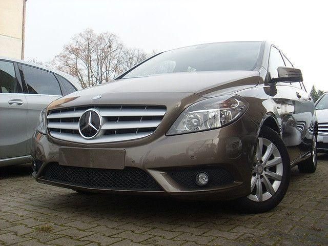 Grau Gebraucht 2012 Mercedes B180 Van / Kleinbus | 11.990 € (Fairer Preis) - Bild 1/4