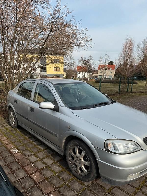Gebraucht Opel Astra 101 PS (74 kW) 2002 Silber Limousine