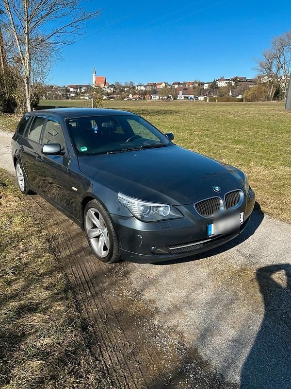 Gebraucht BMW 530 235 PS (172 kW) 2008 Grau Kombi